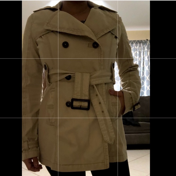 Trench Coat 🧥 - Picture 4 of 5